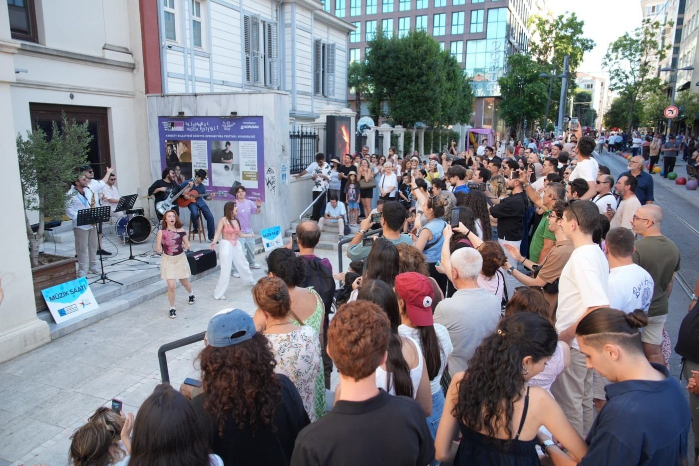 Kadıköy Belediyesi Yaz Konserleri açık hava sahnesi